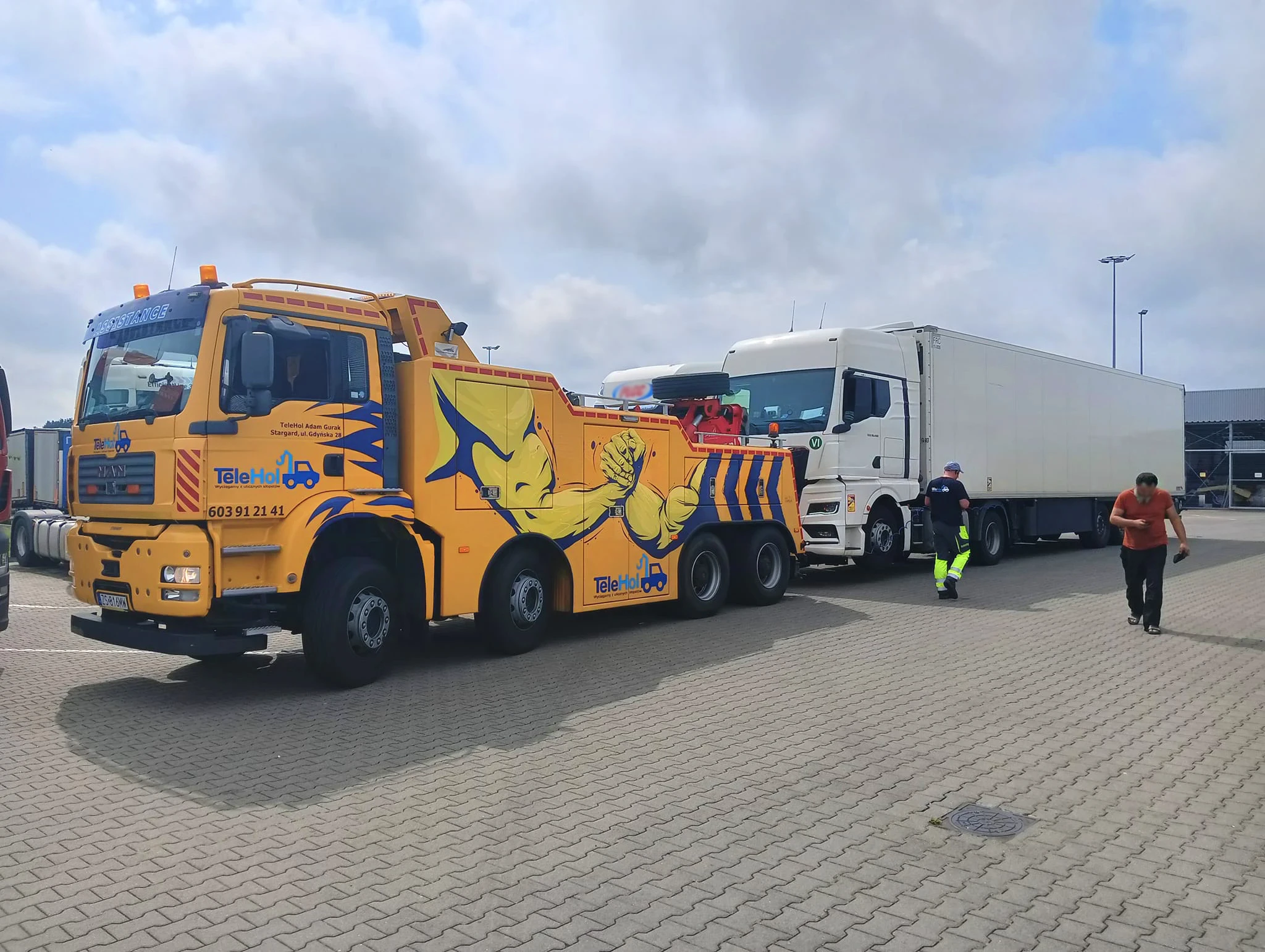 Pomoc drogowa i holowanie aut ciężarowych